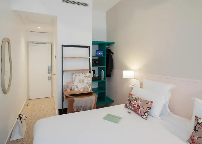 Trendy Canettes Hotel Parigi